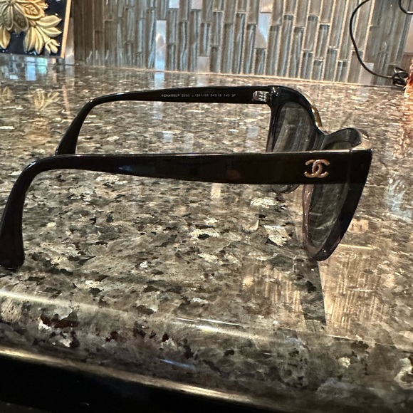 Authentic CHANEL Sunglasses with case. - Picture 5 of 8